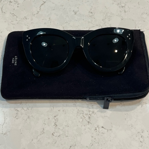 Authentic Celine (original) round cat-eye sunglasses, black frames, green lens. - Picture 2 of 9
